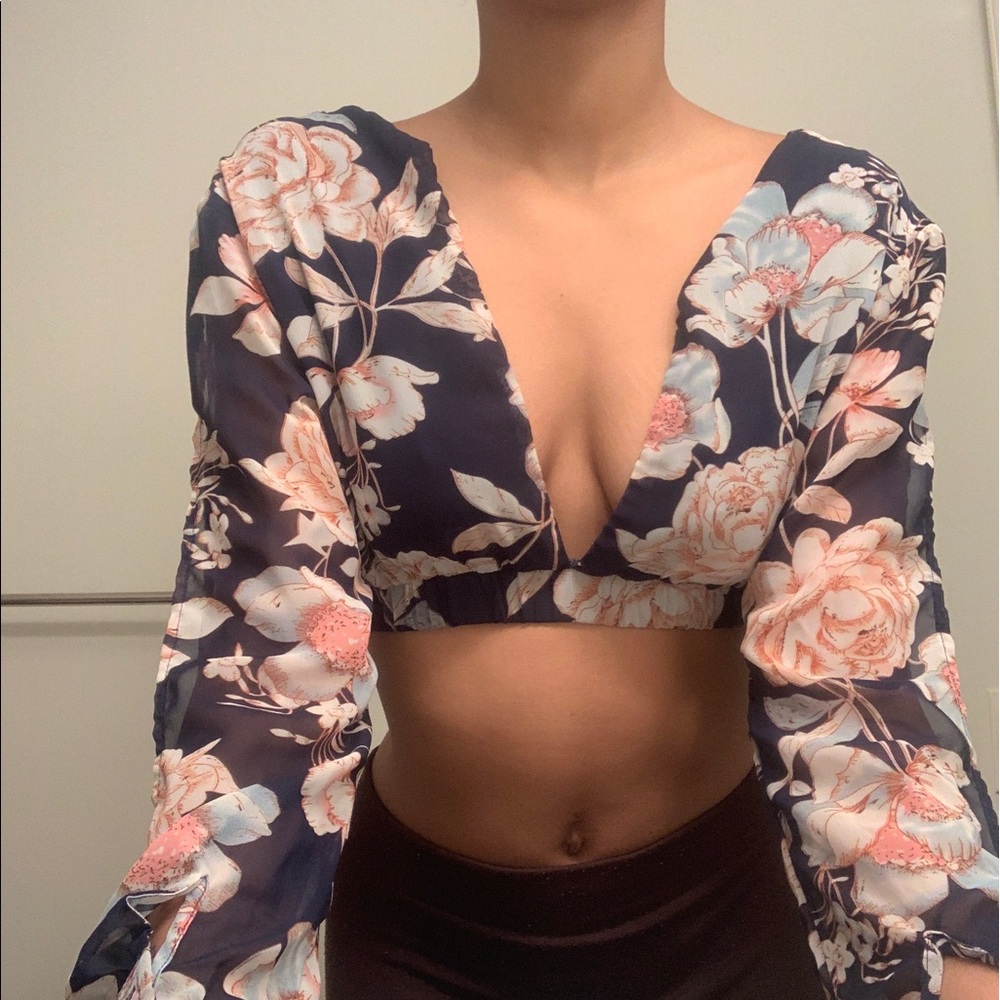 GORGEOUS NAVY BLUE FLORAL CROPPED BLOUSE